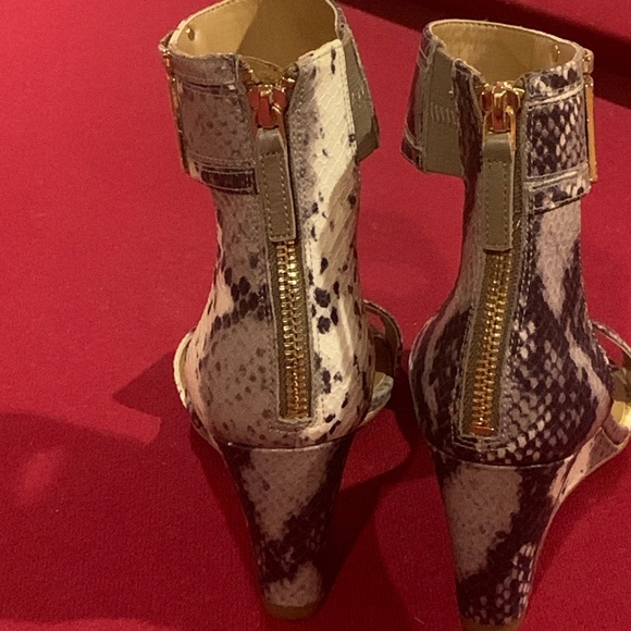 Nine West snake animal print cream gray sandal wedge heel sz 7.5 - Picture 7 of 11